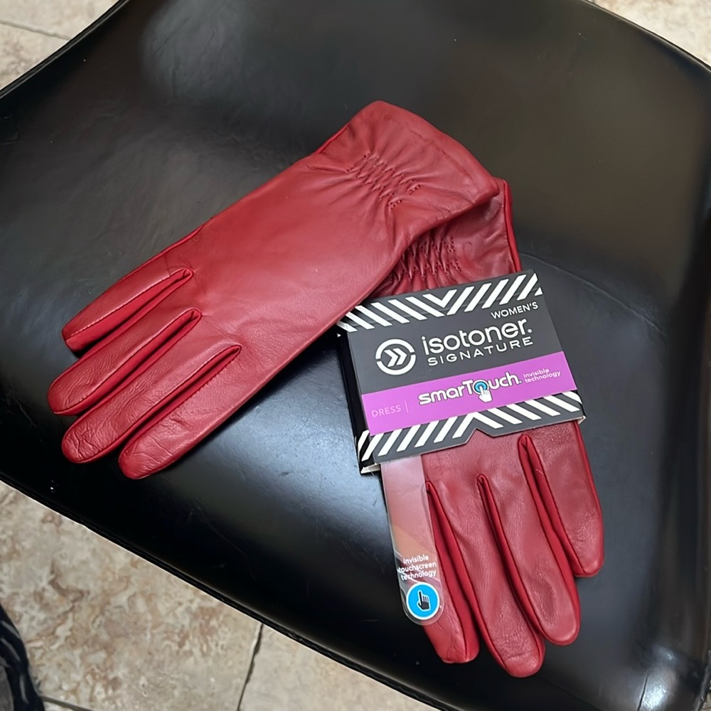 NWT isotoner Gloves 🧤 smarTouch